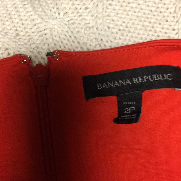 Size 2 petite little red sheath dress stretchy - Picture 3 of 3